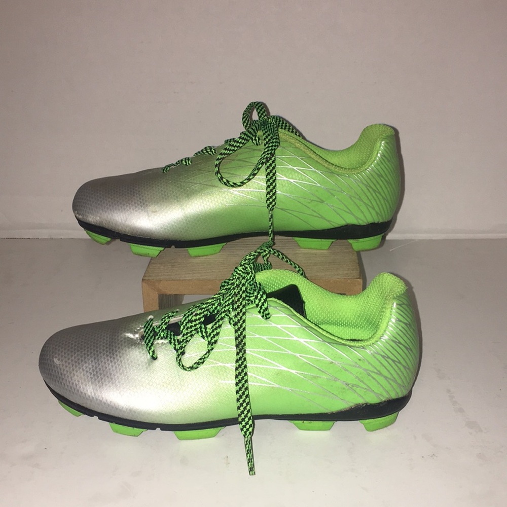 DSG OCALA YOUTH SIZE 13k SOCCER CLEATS